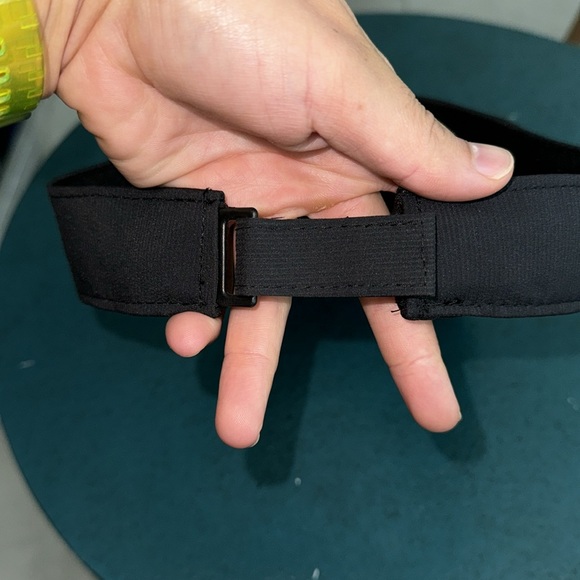 TAYLOR MADE VISOR BLACK - BRAND NEW - Picture 2 of 4